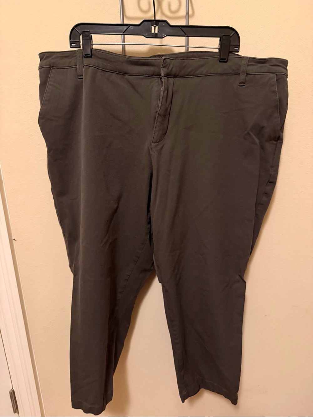 Universal Standard women’s khaki green Straight-Leg Chinos. Inseam 27 in